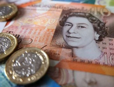 Brexit: Η πιθανή έξοδος χωρίς συμφωνία «έριξε» την στερλίνα